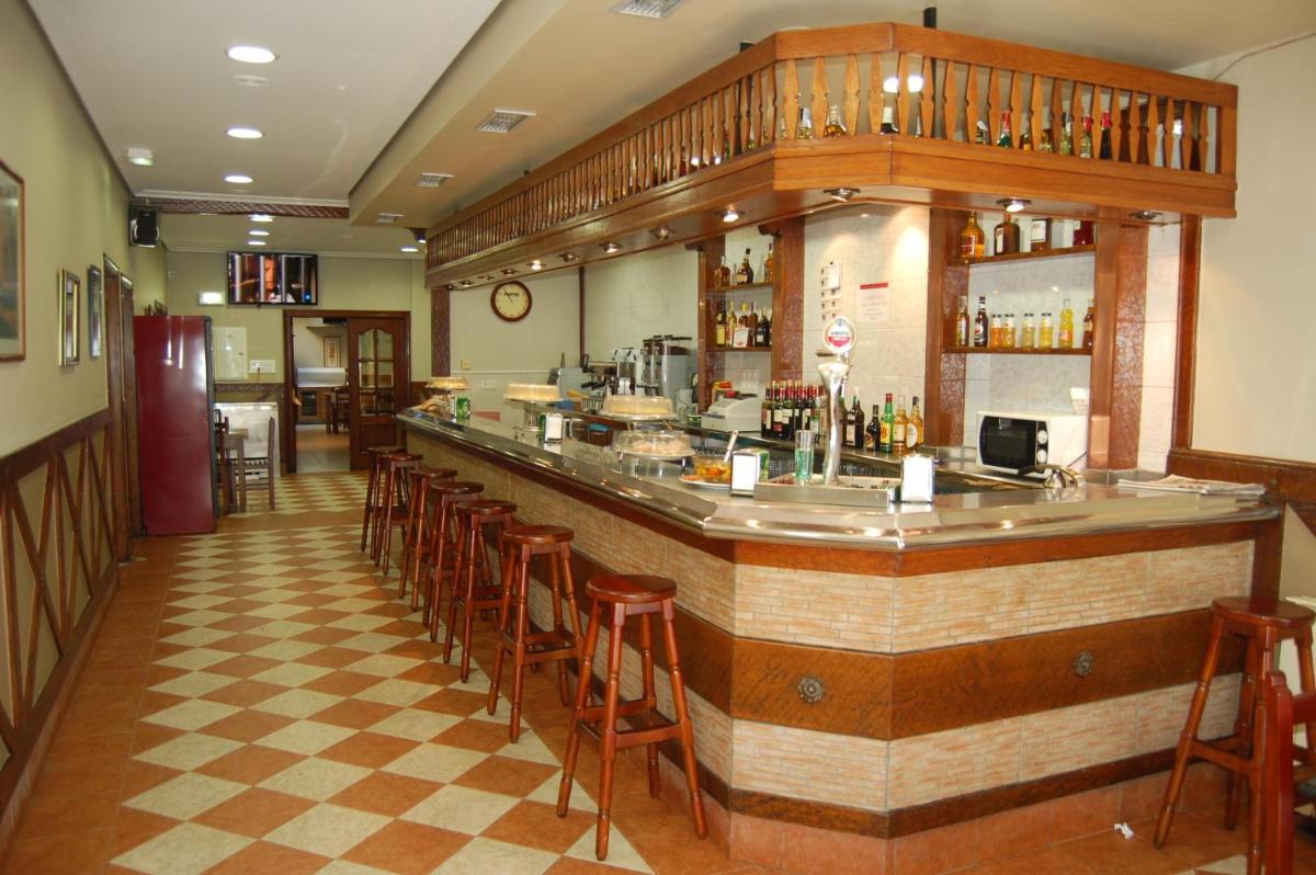 Bar Pensión Restaurante Bidasoa - Housity