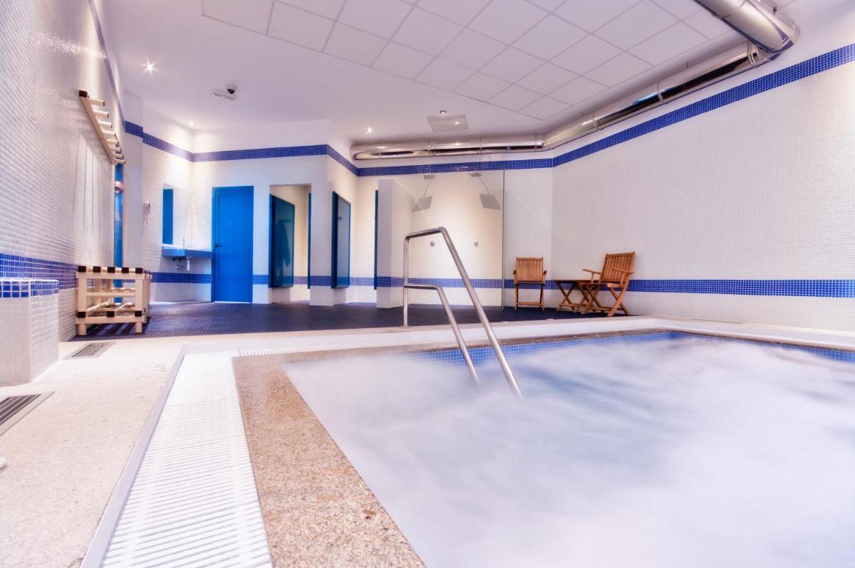 Piscina en o cerca de Hotel Auditorio Santiago & Spa