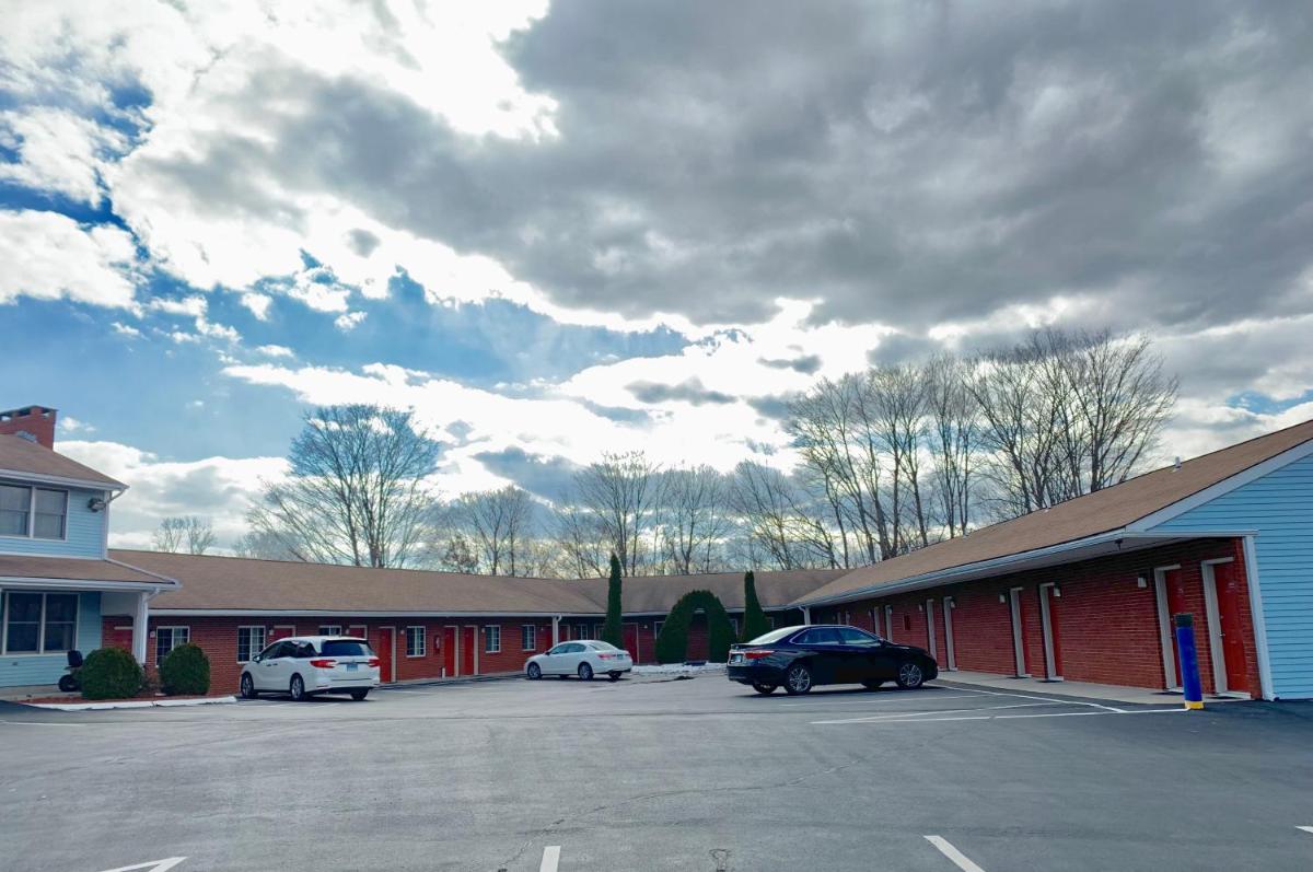 American Inn - Housity