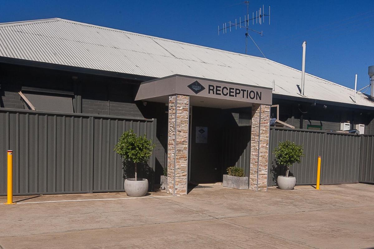 Lake Mulwala Hotel - Housity