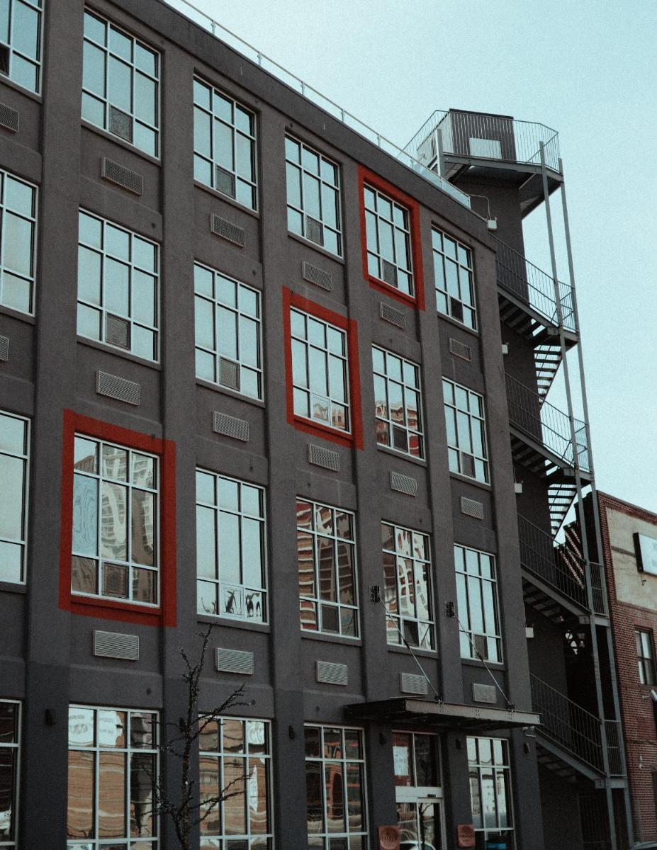 Feather Factory Hotel - Housity