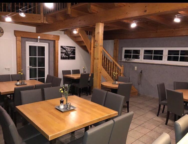 Pension Flying Ranch - Housity