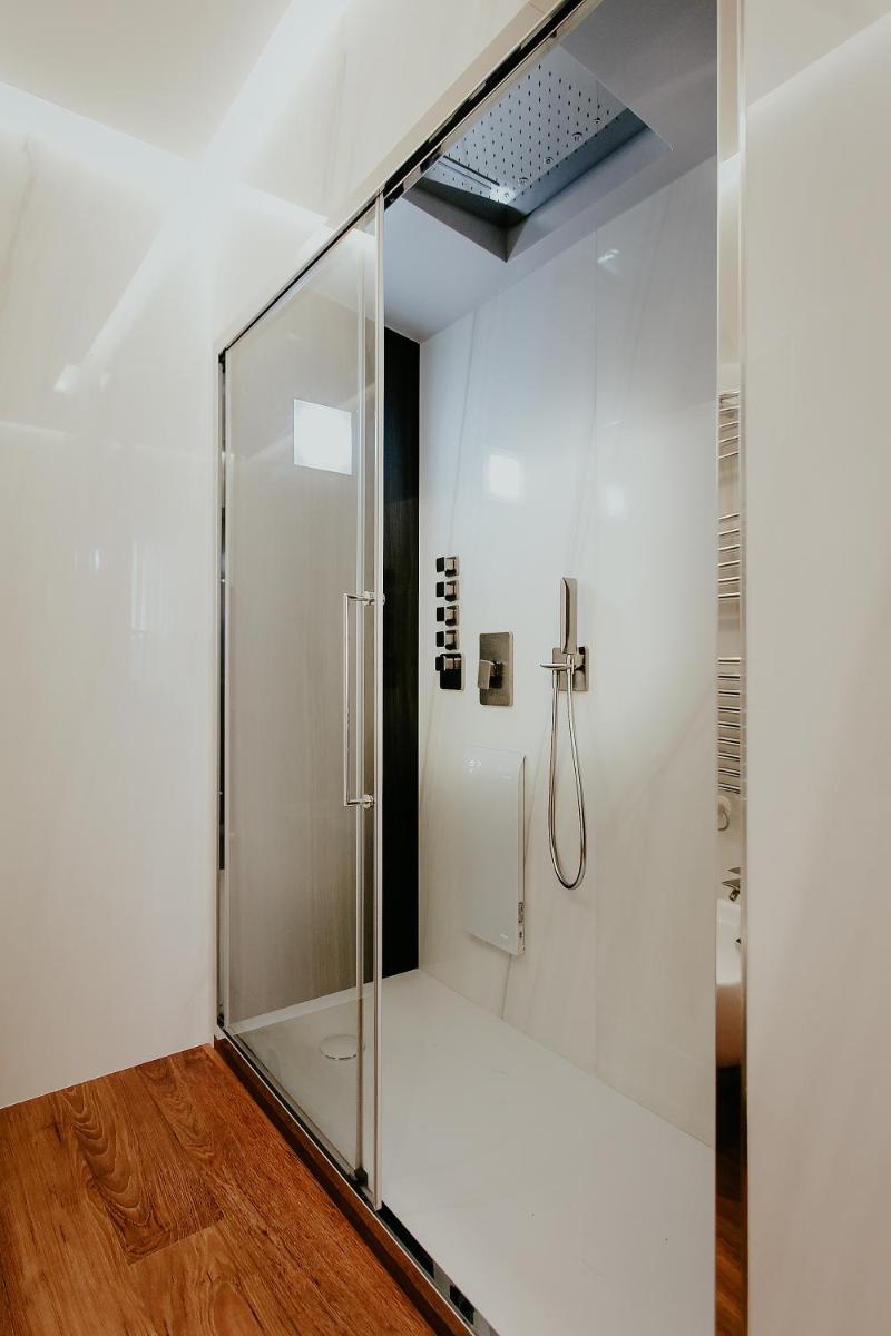 Bacã Suites, Restaurant & Bar - Housity