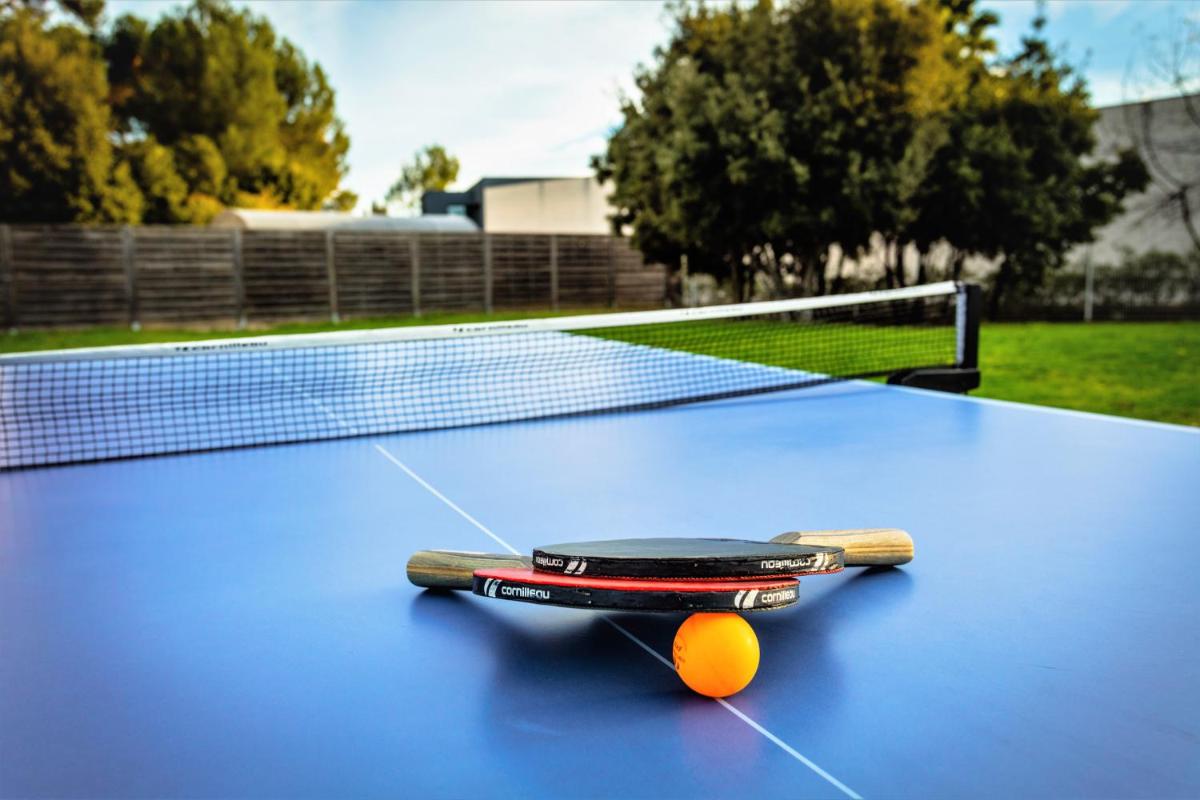 Tennis de table au sein de l'établissement Forme-hotel & Spa Montpellier Sud-Est - Parc Expositions - Arena ou à proximité