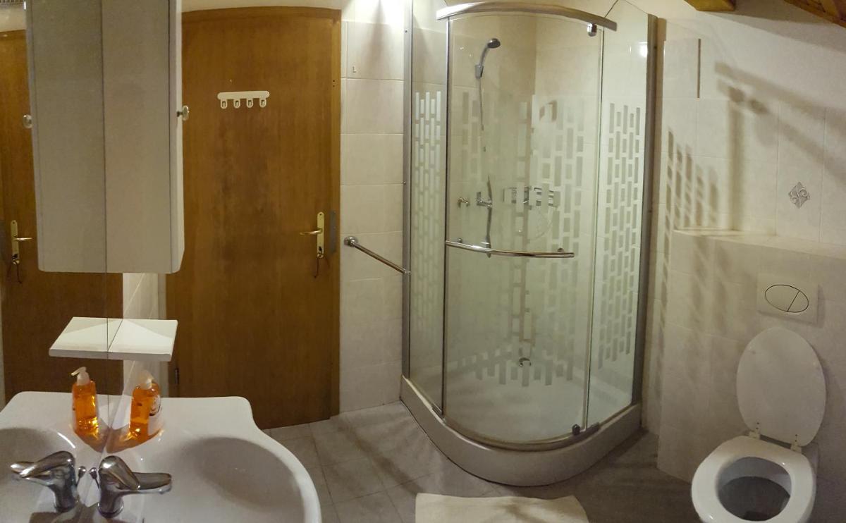 Rooms with shared kitchen Zver, great for hikers - Housity