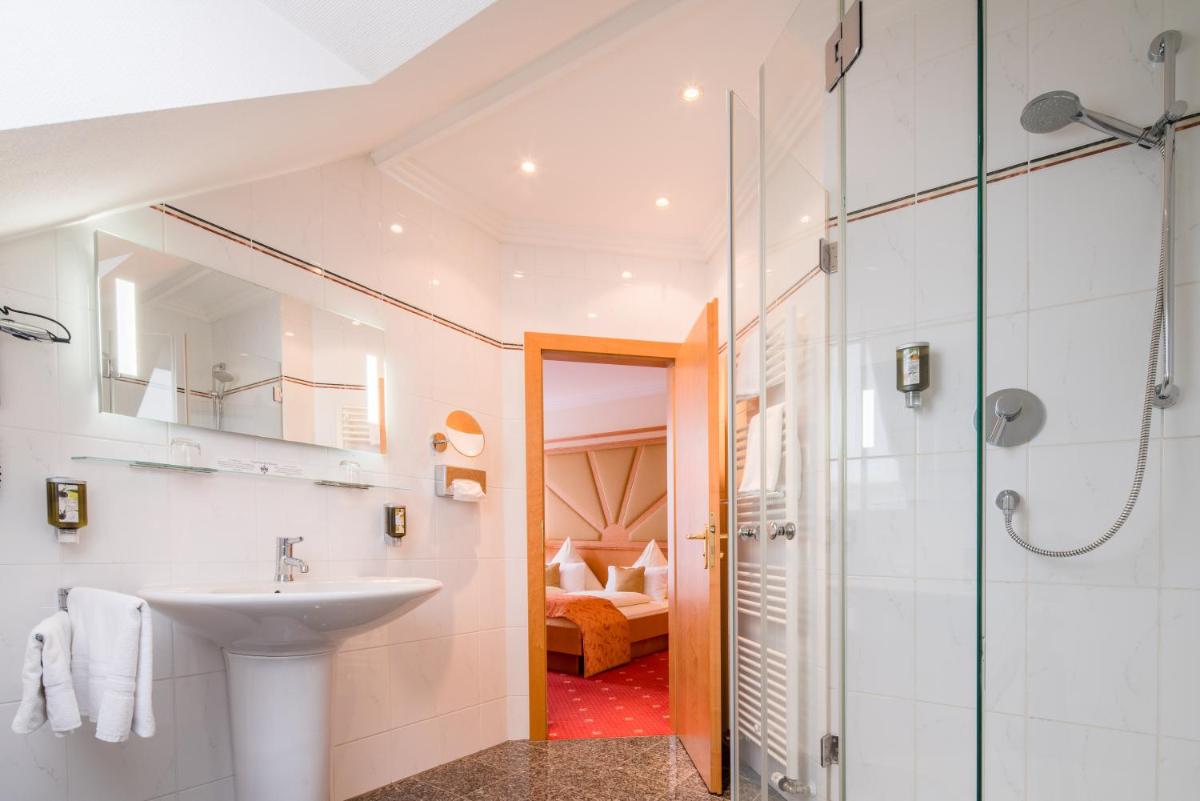 Hotel Asemann Planegg - Housity
