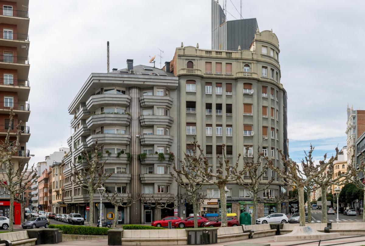 Suitetrails - Housingleón - Pleno centro con garaje para motos y bicis