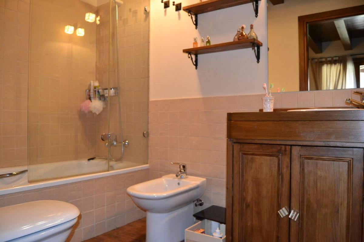 Preciosa planta baja con piscina - Housity