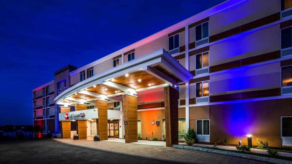 Best Western Plus North Shore Hotel - Housity