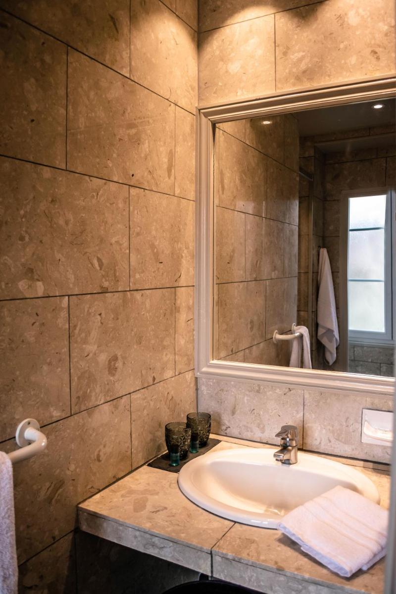 Salle de bains dans l'établissement La villa 10 HÔTEL SPA