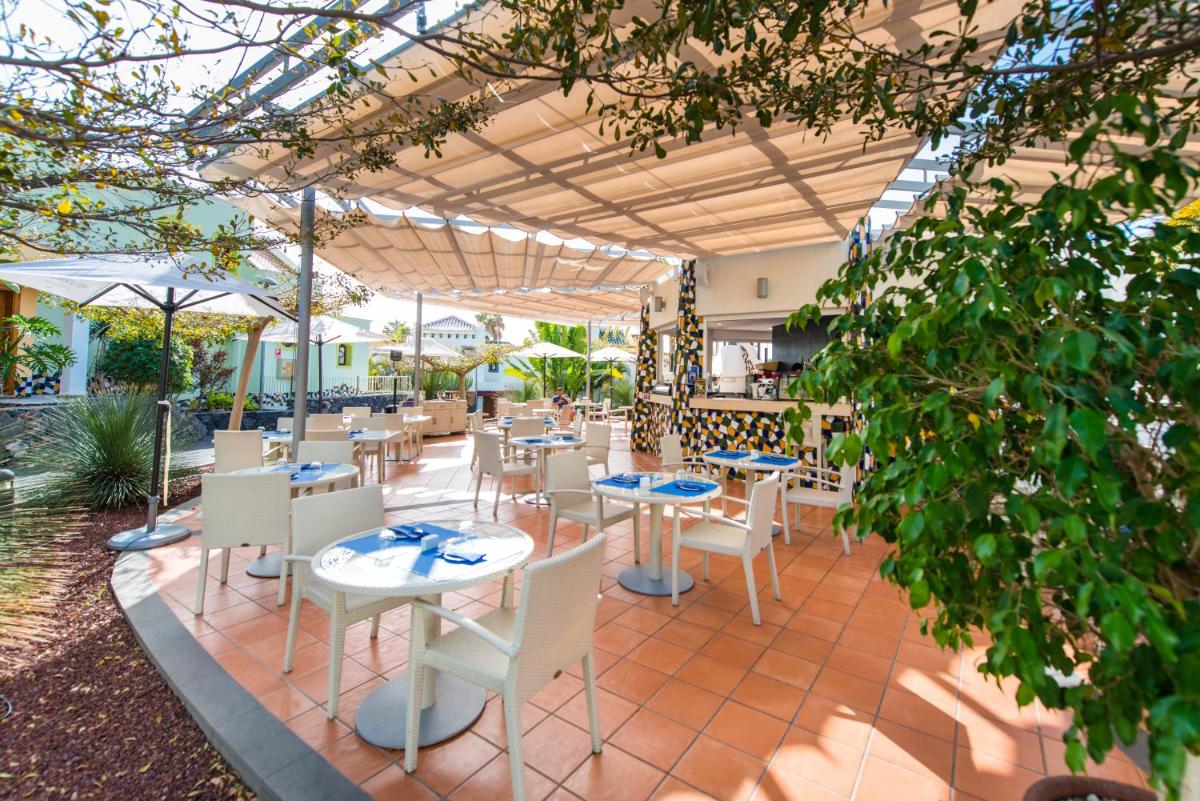 Un restaurante o sitio para comer en Hotel Suite Villa Maria