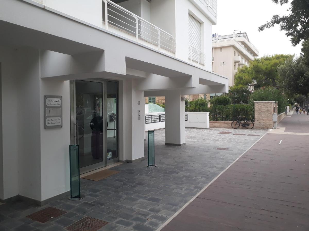 FRONTE MARE-CENTRALE-Riviera Palace-Giulianova-Apartment- - Housity