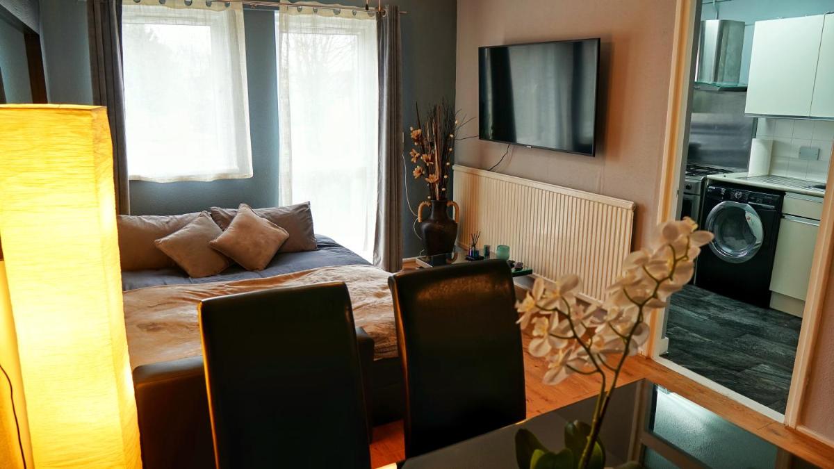 North London Apartment - Edmonton - Housity