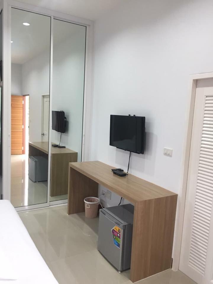Pool House Lansaka - Housity