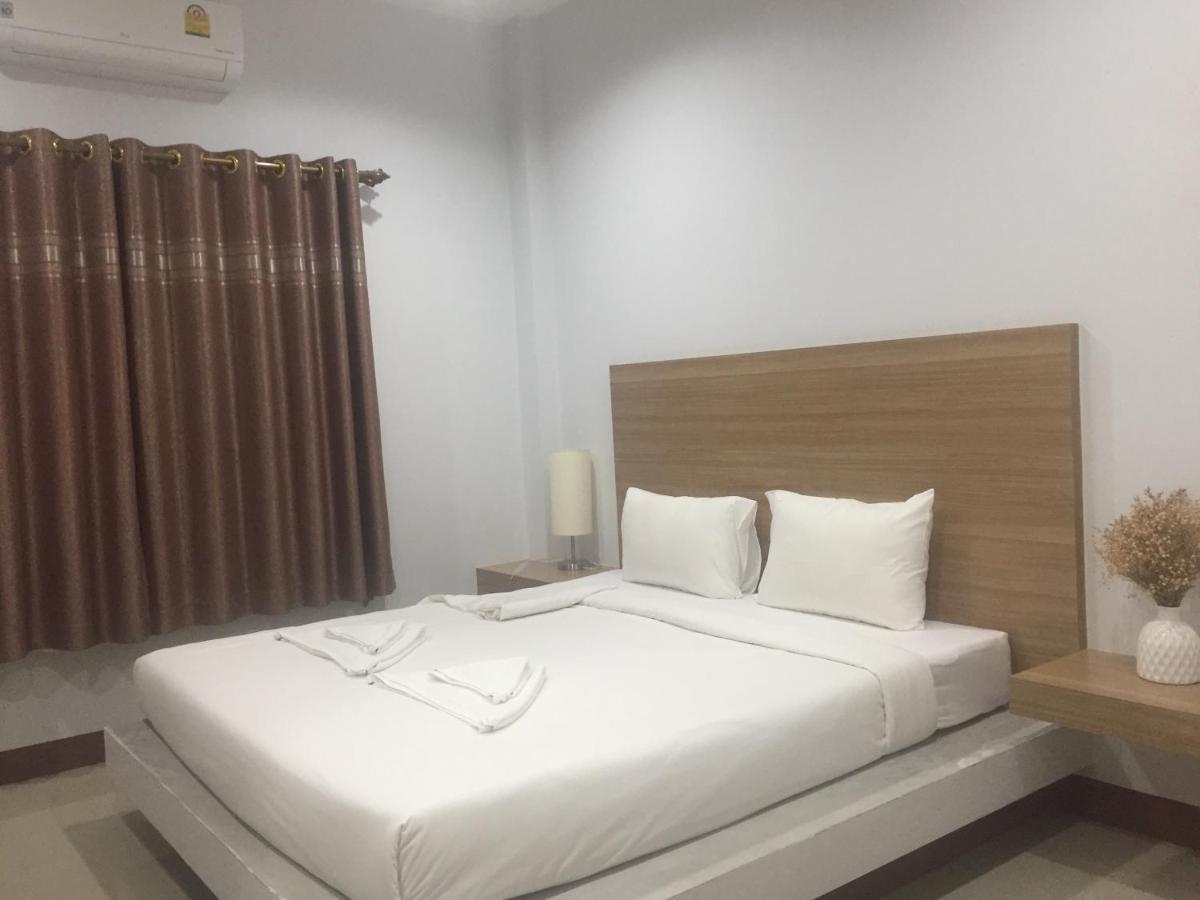 Pool House Lansaka - Housity