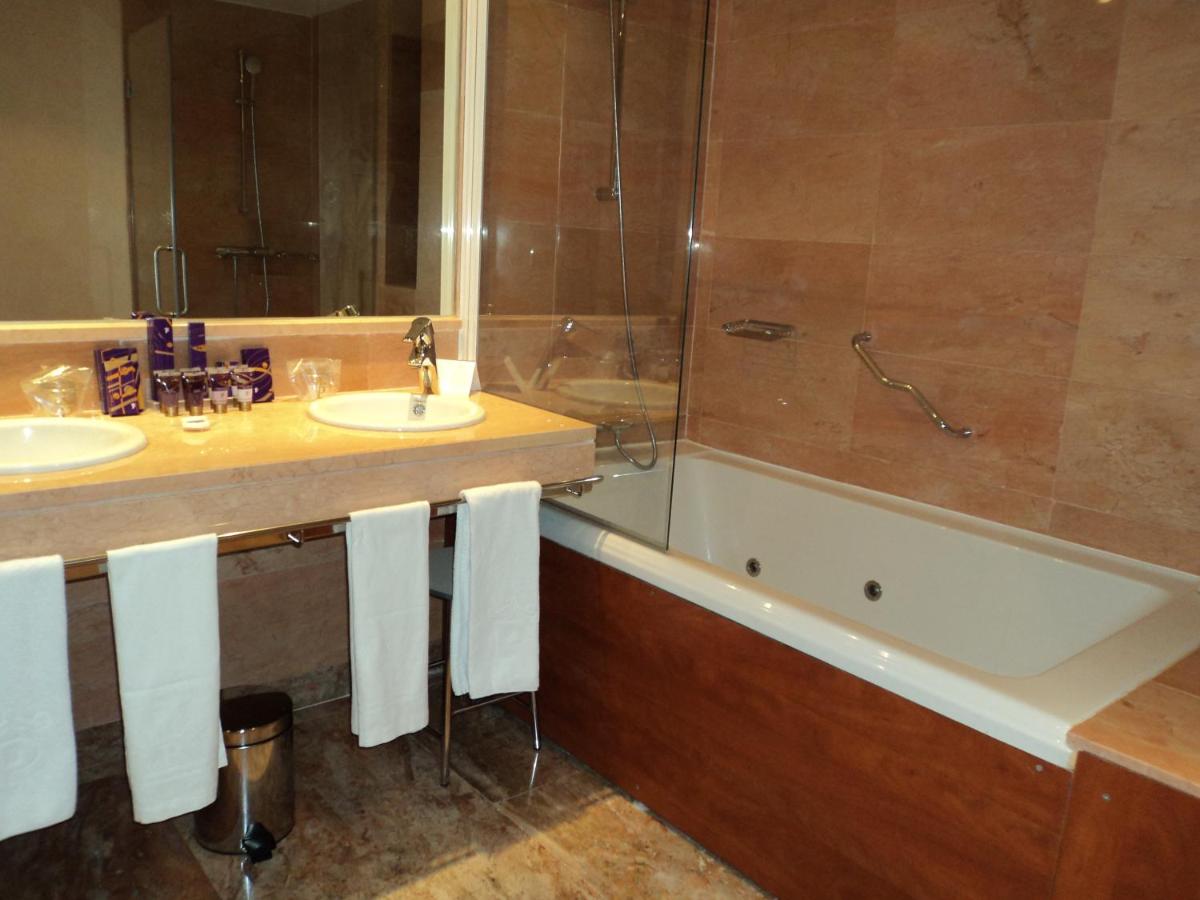Un baño de Parador de Lorca