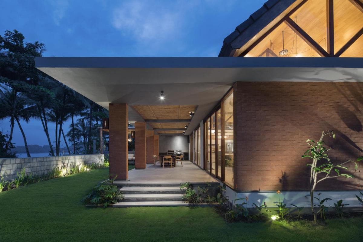 The Beach House - Housity