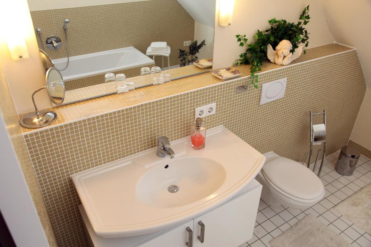 Hotel Weinblatt - Housity