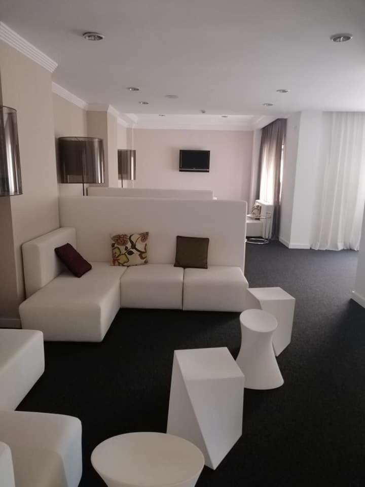 Uma área de estar em Hotel Costa de Prata 2 & Spa