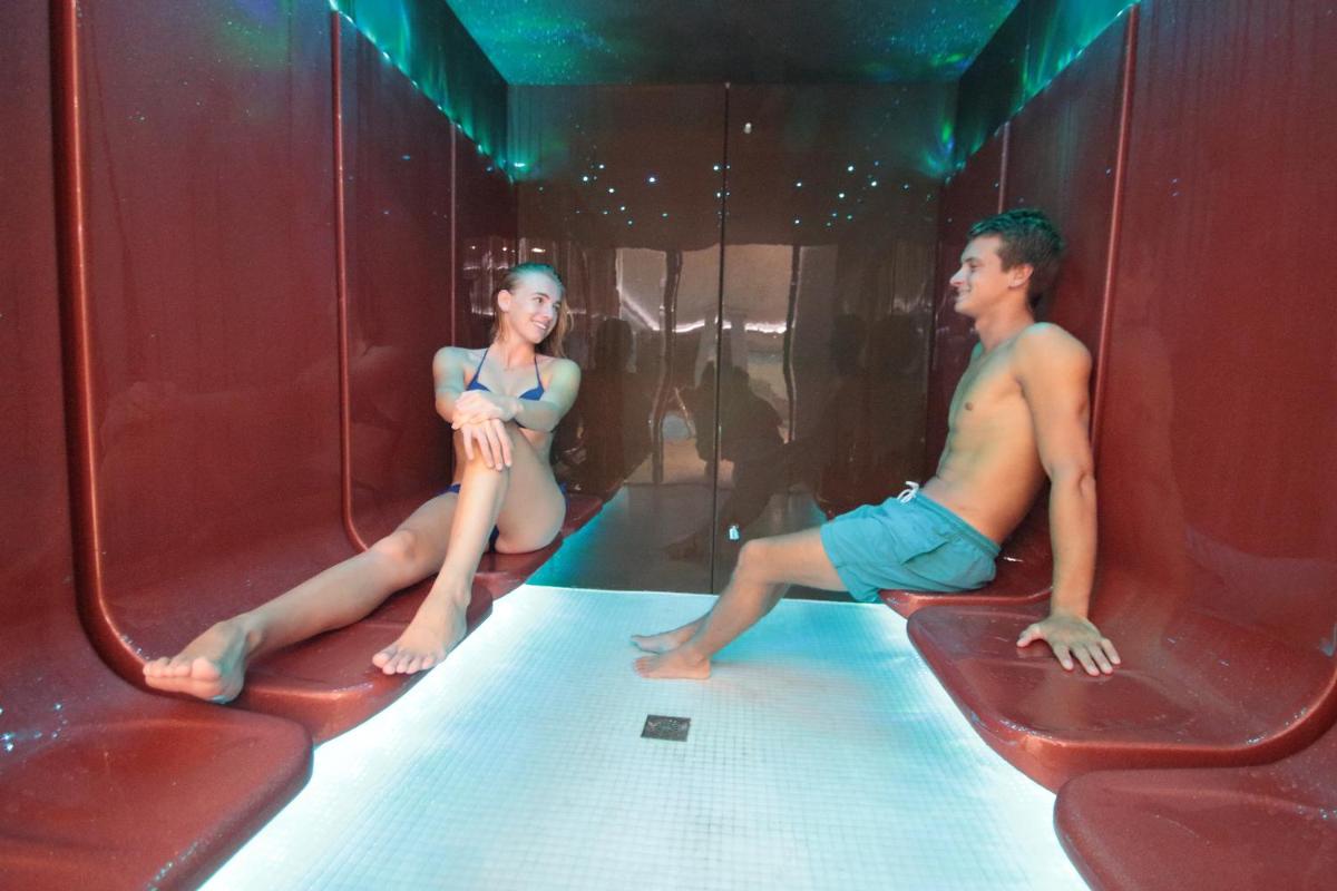 Clientes alojados en HL Suitehotel Playa del Inglés - Adults Only