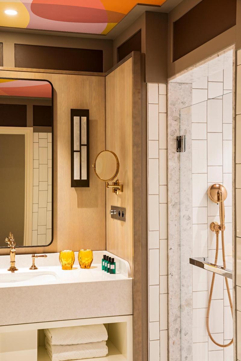 Salle de bains dans l'établissement Sofitel Le Scribe Paris Opera