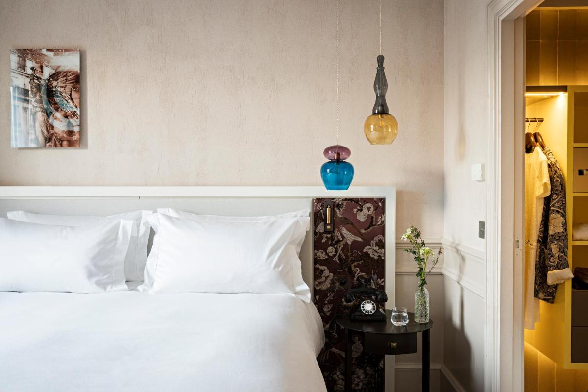 Un ou plusieurs lits dans un hébergement de l'établissement Sofitel Le Scribe Paris Opera