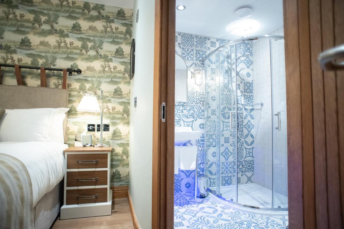 Cromwell Arms Country Pub with Rooms - Housity