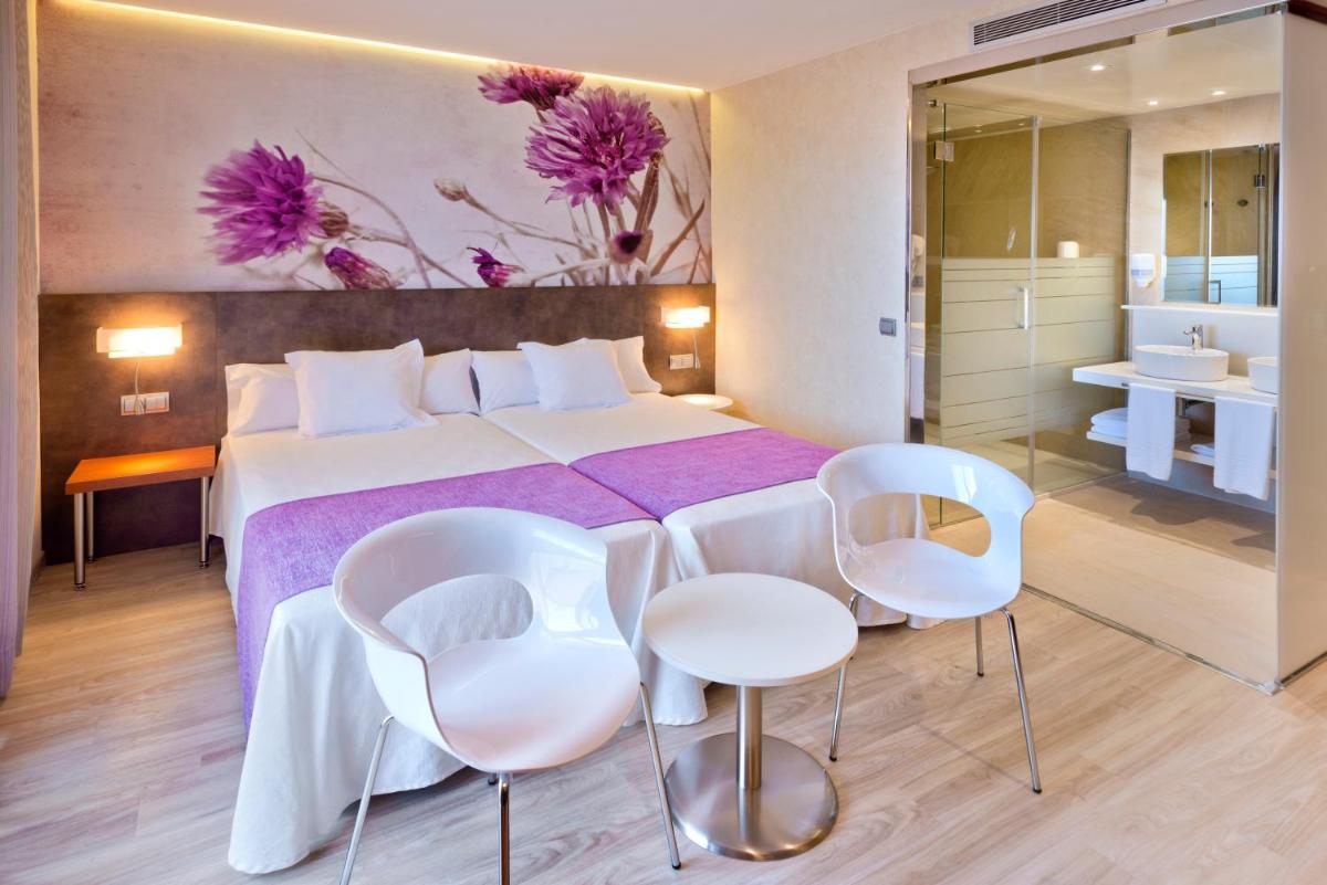 Cama o camas de una habitación en Sumus Hotel Monteplaya & SPA 4Sup - Adults Only