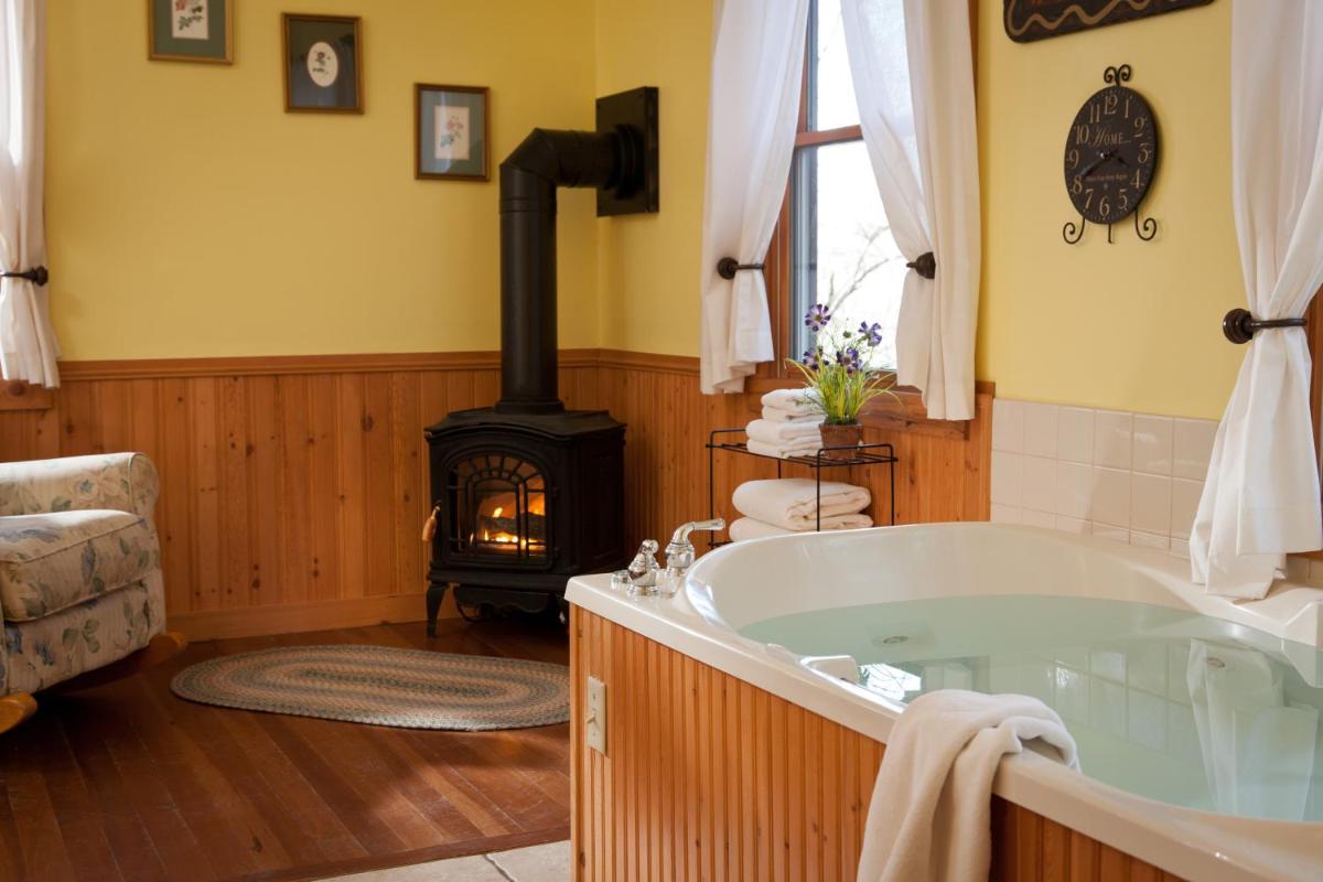 Inn & Spa at Cedar Falls - Housity