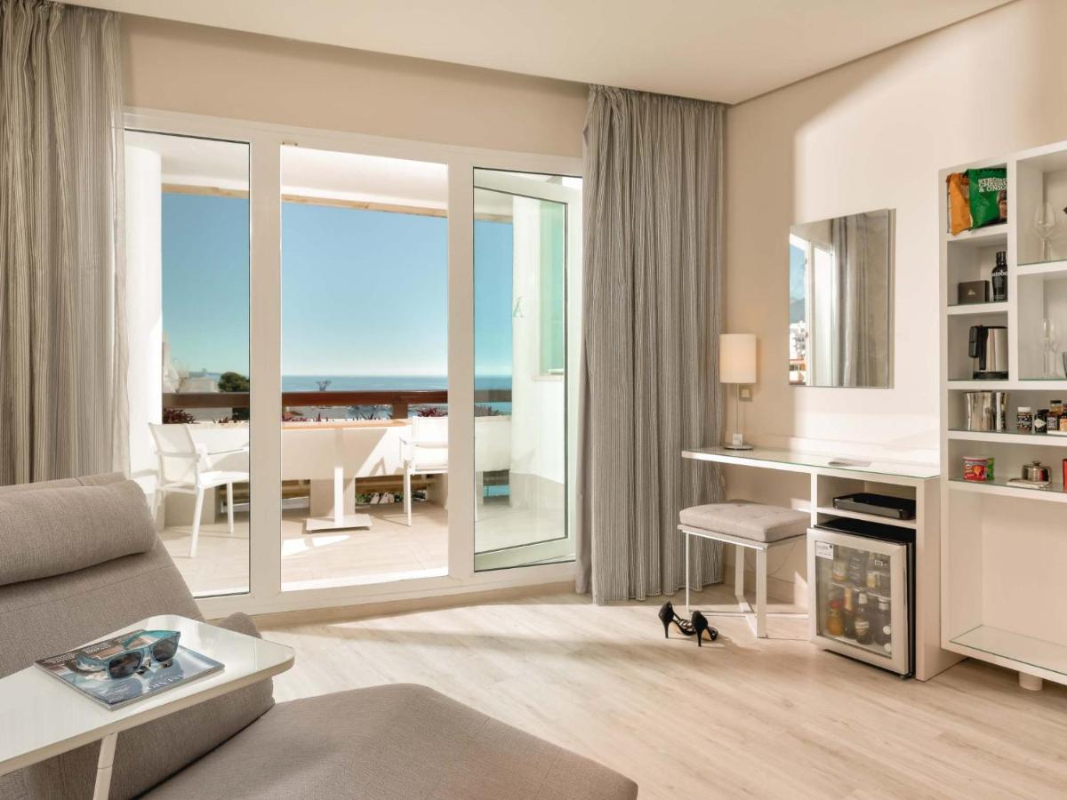 Zona de estar de Amàre Beach Hotel Marbella - Adults Only Recommended