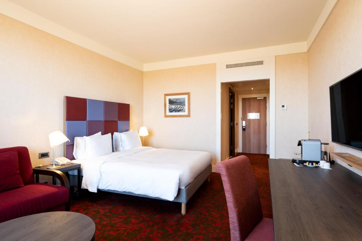 Télévision ou salle de divertissement dans l'établissement Hotel Paris Marne-la-Vallee by IHG