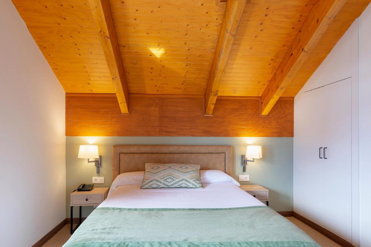 Cama o camas de una habitación en Hotel & Spa Real Jaca