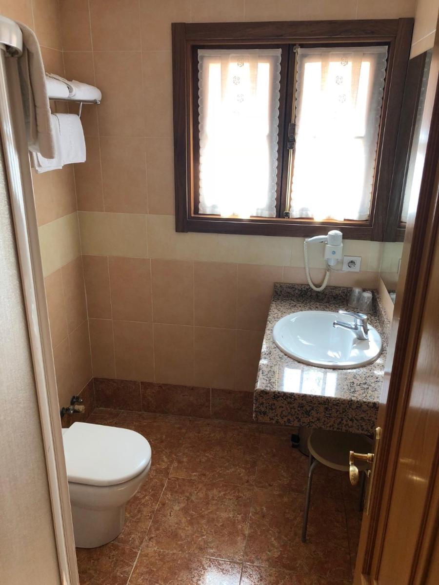 Un baño de Hotel Balneario de La Virgen