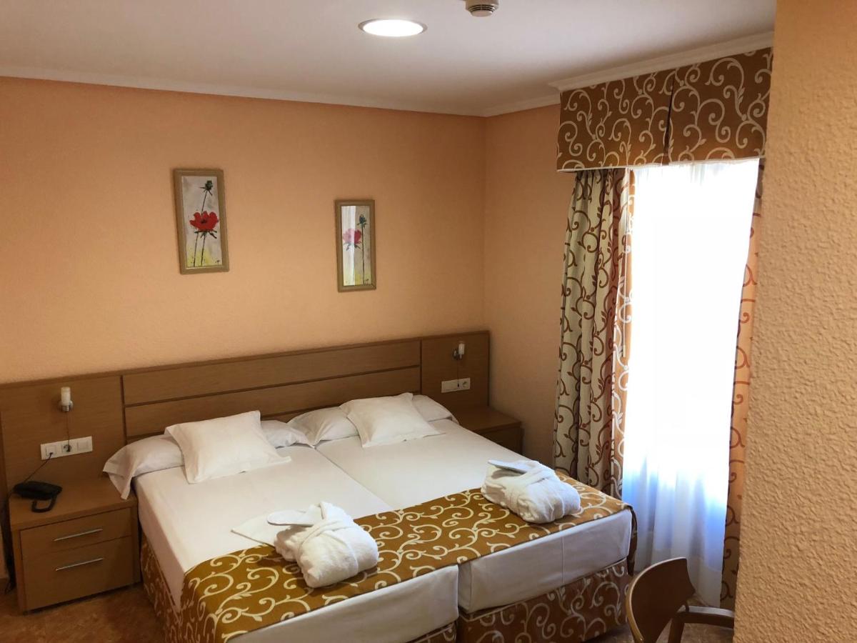 Cama o camas de una habitación en Hotel Balneario de La Virgen