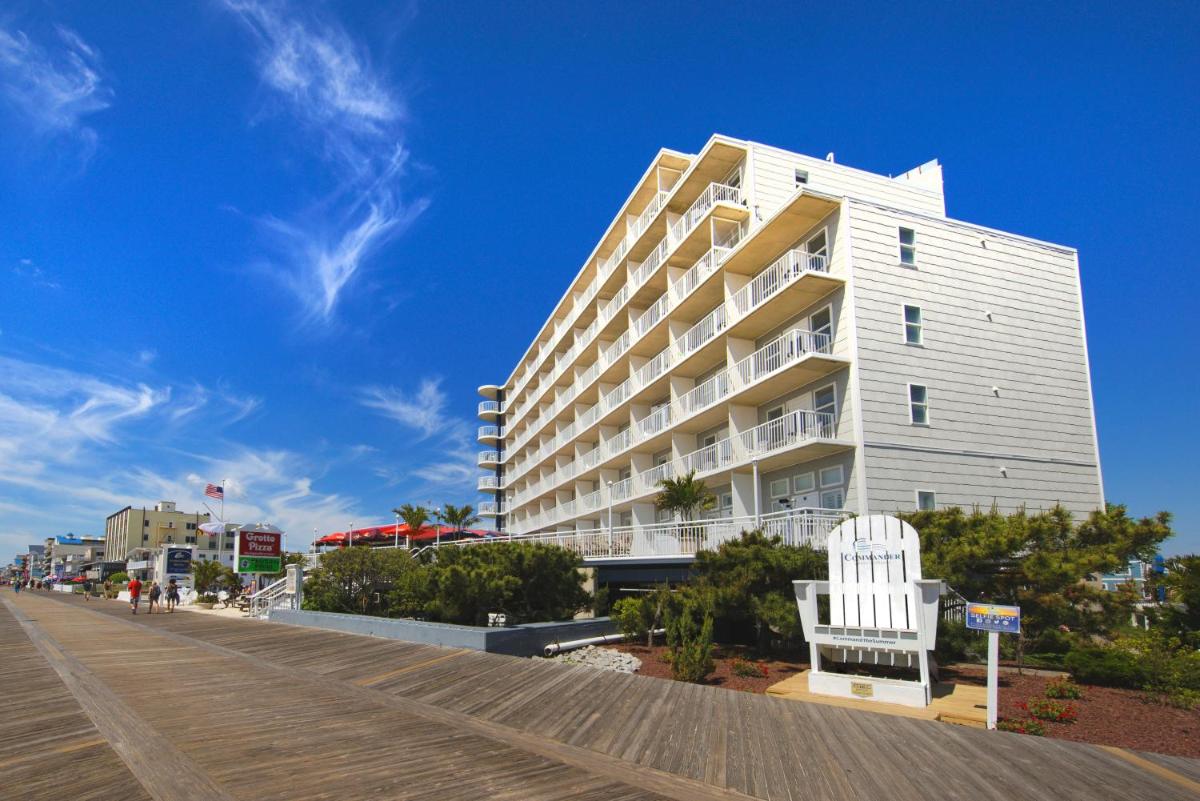 Commander Hotel & Suites - Housity