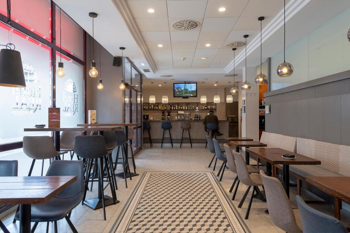 Un restaurante o sitio para comer en Hotel & Spa Real Jaca