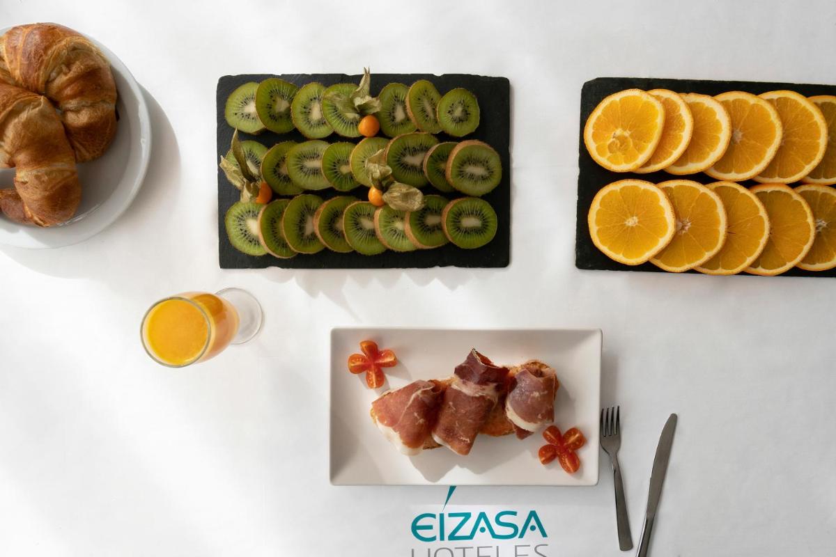 Comida en o cerca de este hotel