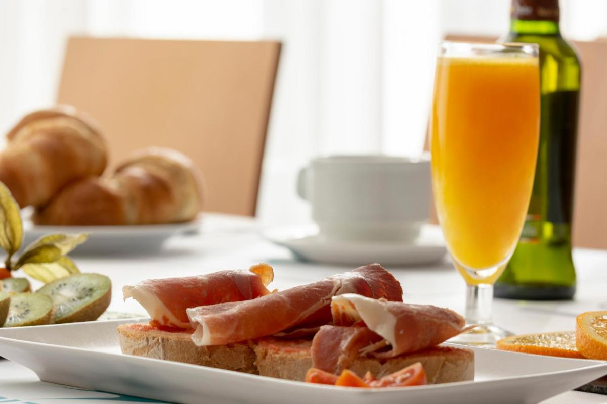 Comida en o cerca de este hotel