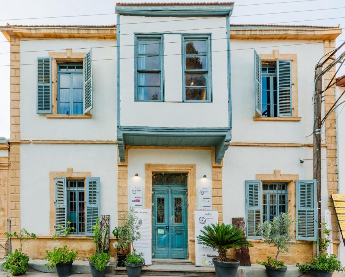 TasEV Guesthouse - Housity