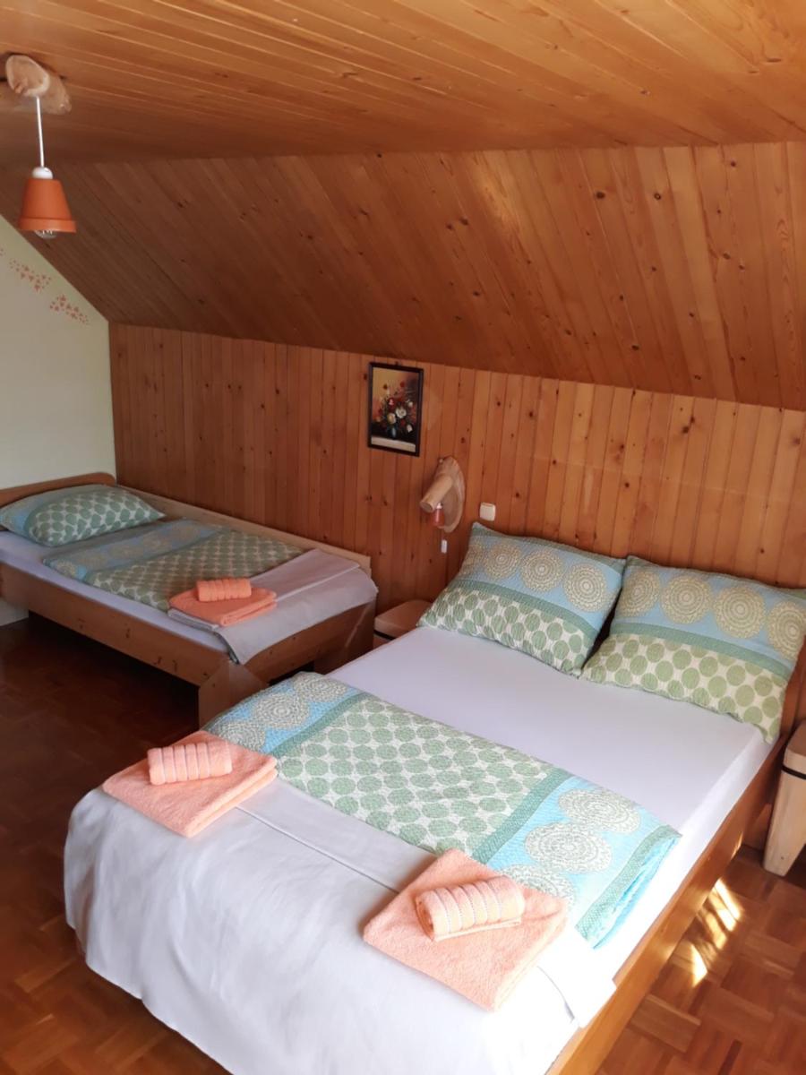 Apartma pod Rožco - Housity