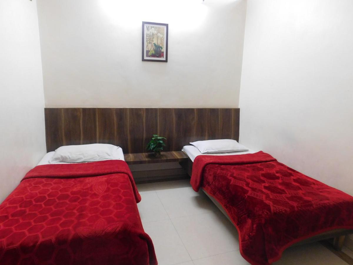 Shri Gita Hotel - Housity