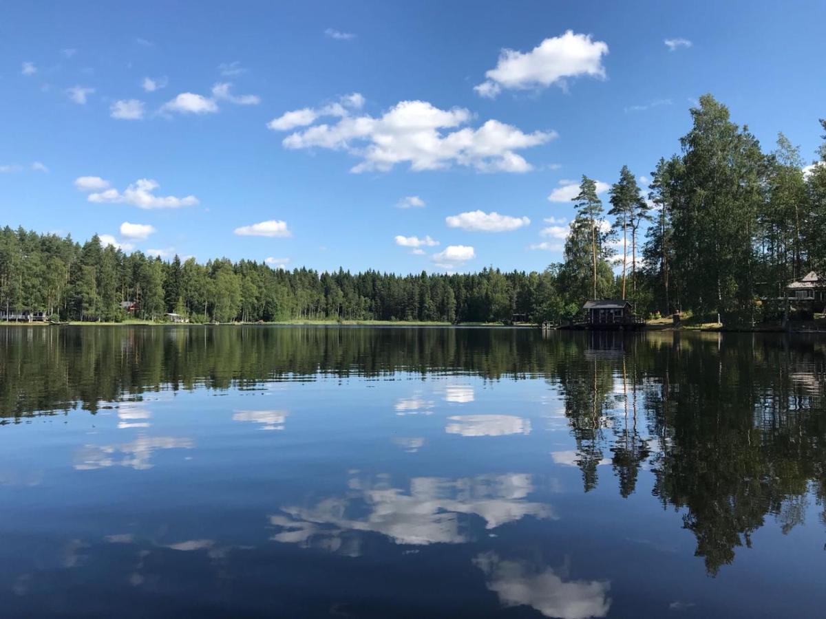 Private Lakeside Holiday Property in Nature - Housity