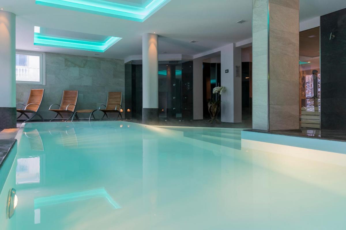 Piscine de l'établissement Grand Hôtel des Alpes ou située à proximité
