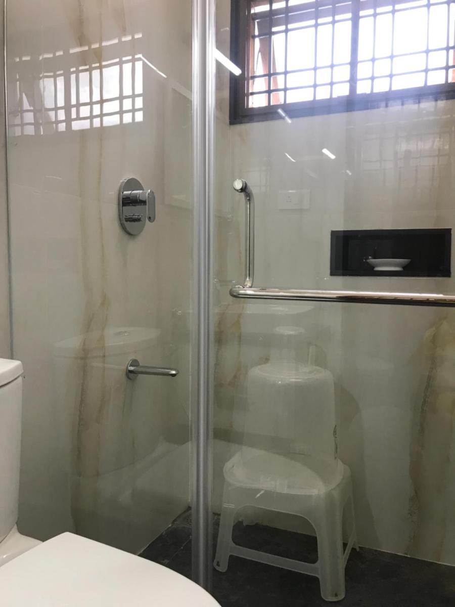 Serenity Manor - Housity