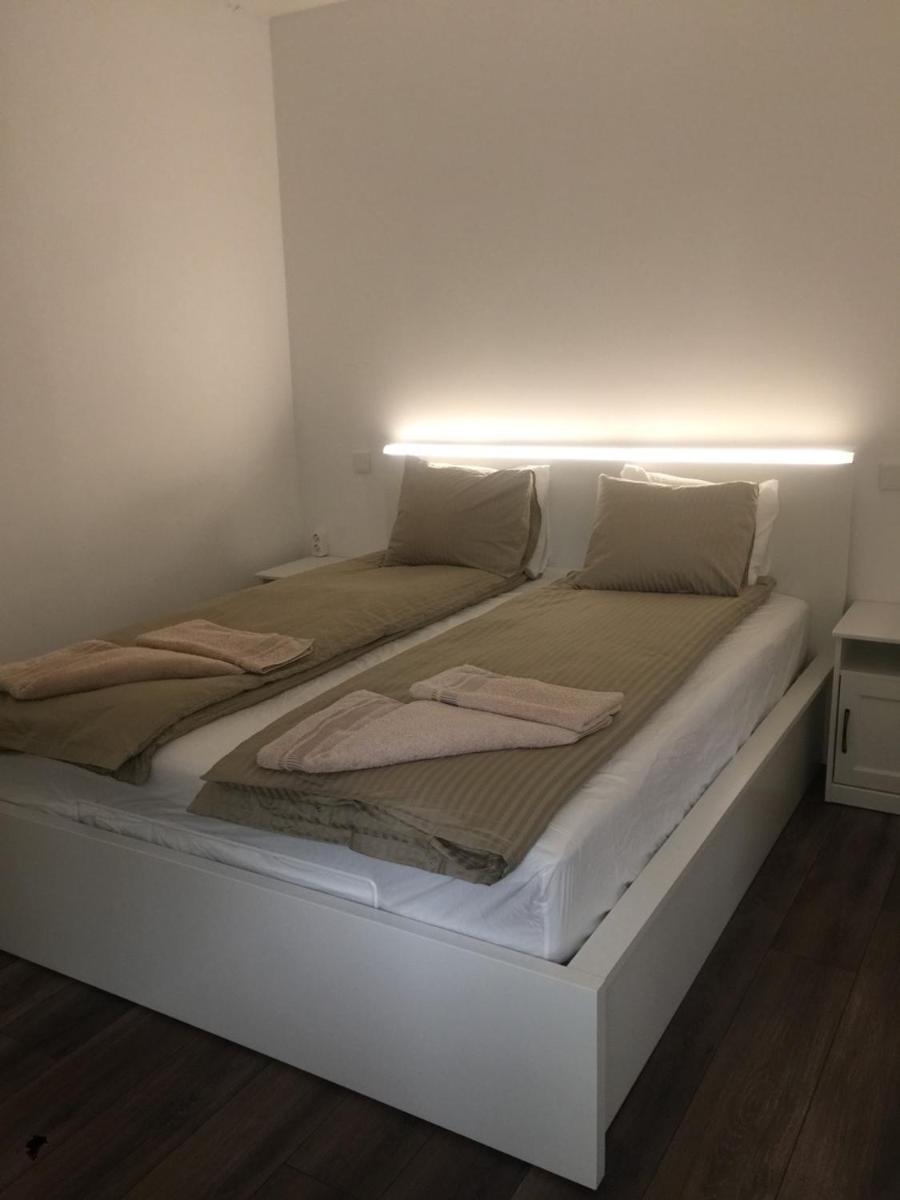 Lilia 2 Self-Check in apartment, near food and drink shop open until 10 pm and free parking area - Housity