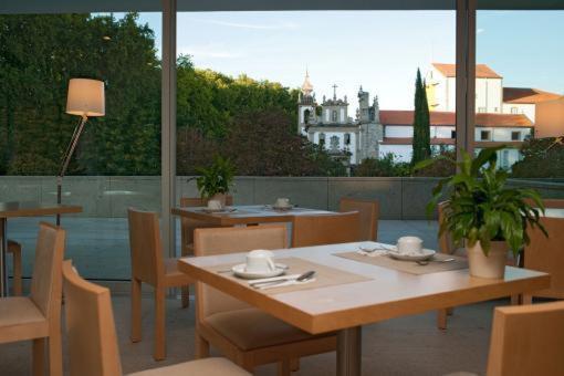 Um restaurante ou outro lugar para comer em INLIMA Hotel & Spa