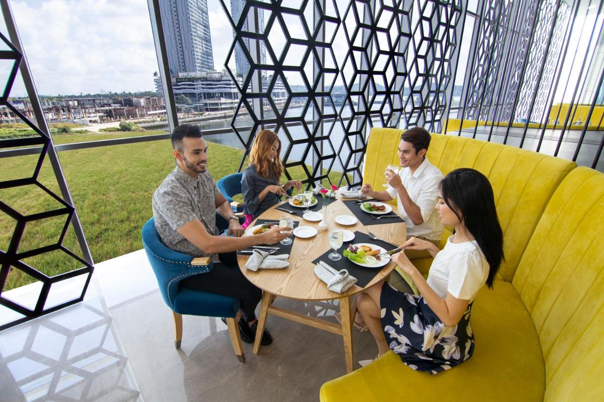 Fraser Place Puteri Harbour - Housity