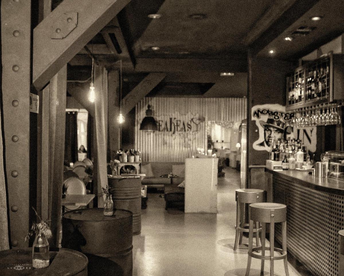 El salón o zona de bar de Hotel Spa El Muelle de Suances