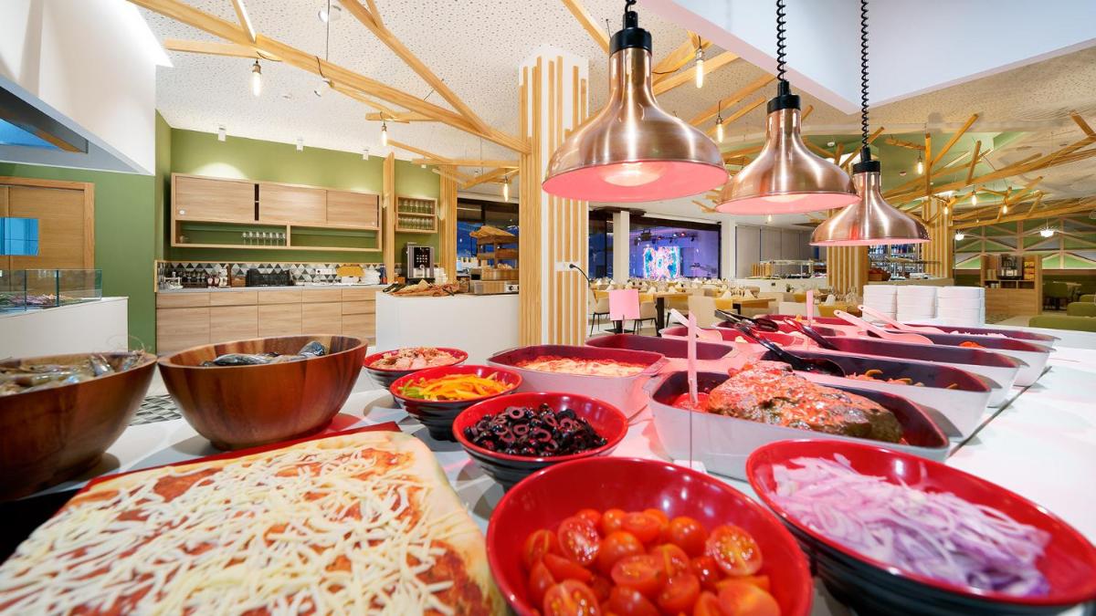 Comida en o cerca de este hotel