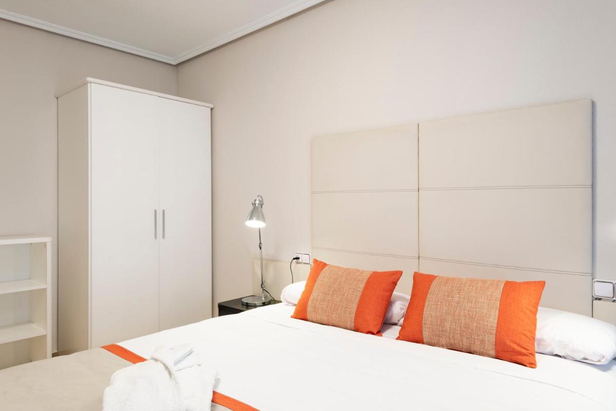 Cama o camas de una habitación en Aparthotel Los Girasoles